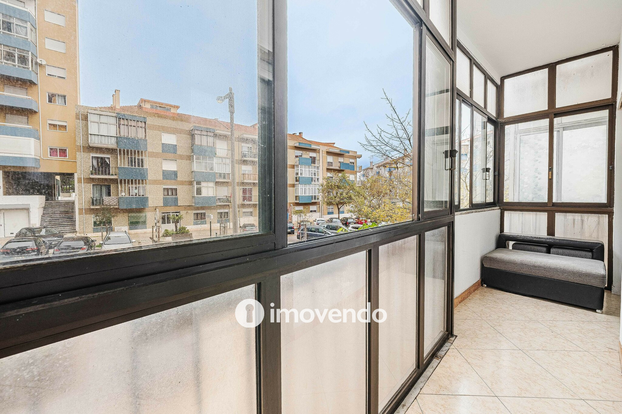 Apartamento T3+1, com áreas generosas, no Laranjeiro