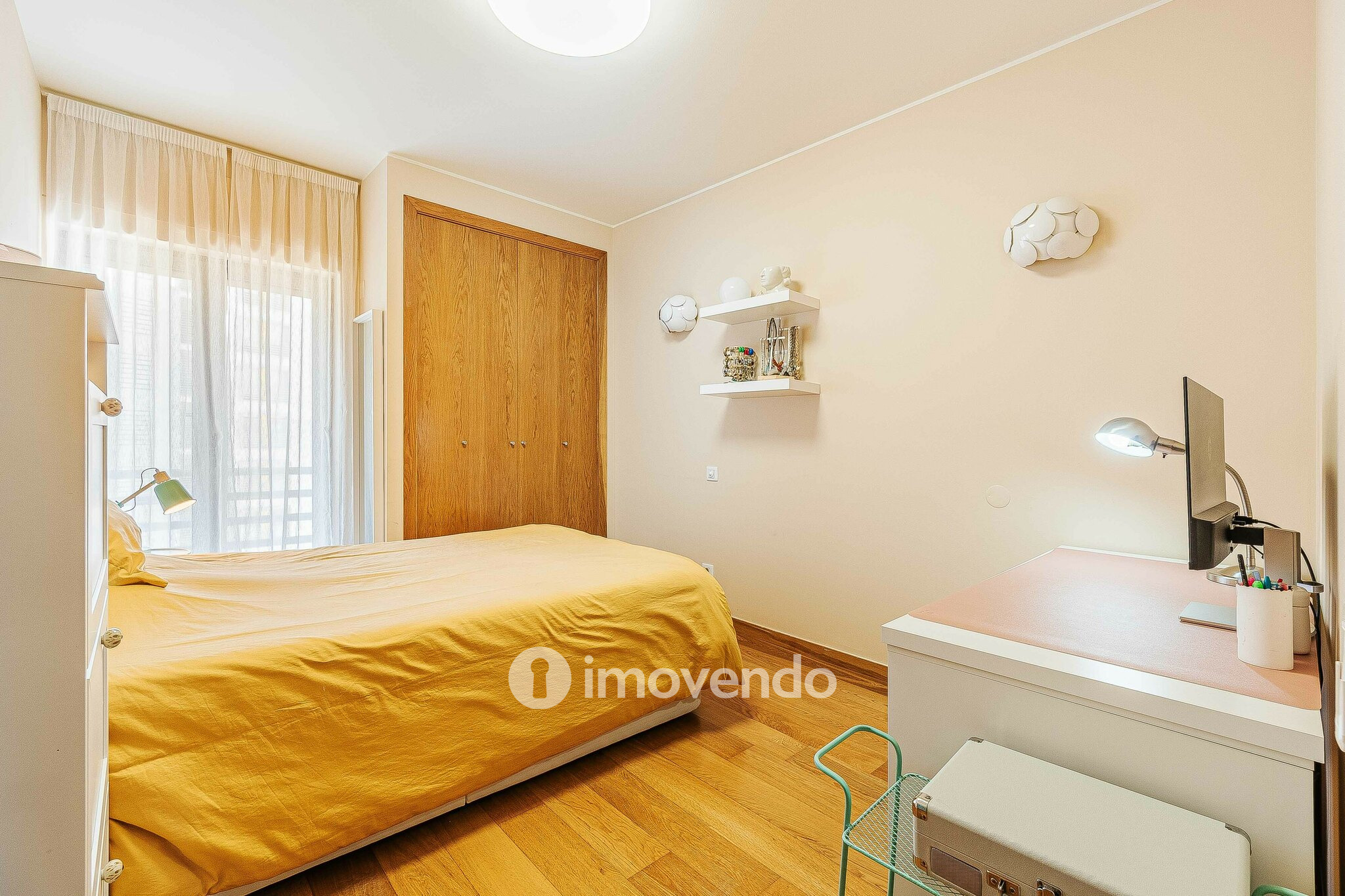 Apartamento T3 com estacionamento no Parque das Nações