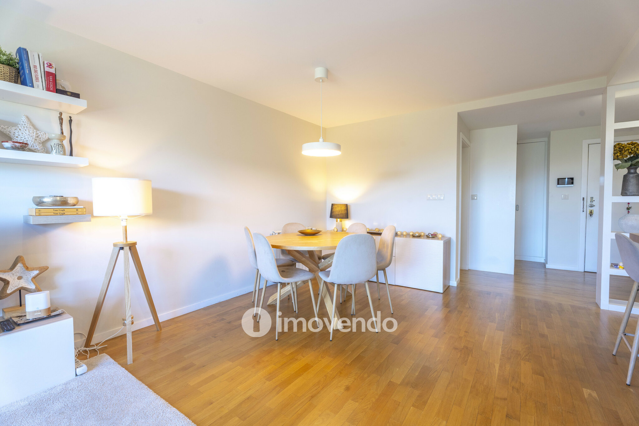 Apartamento T3 moderno, com estacionamento, na Foz do Douro