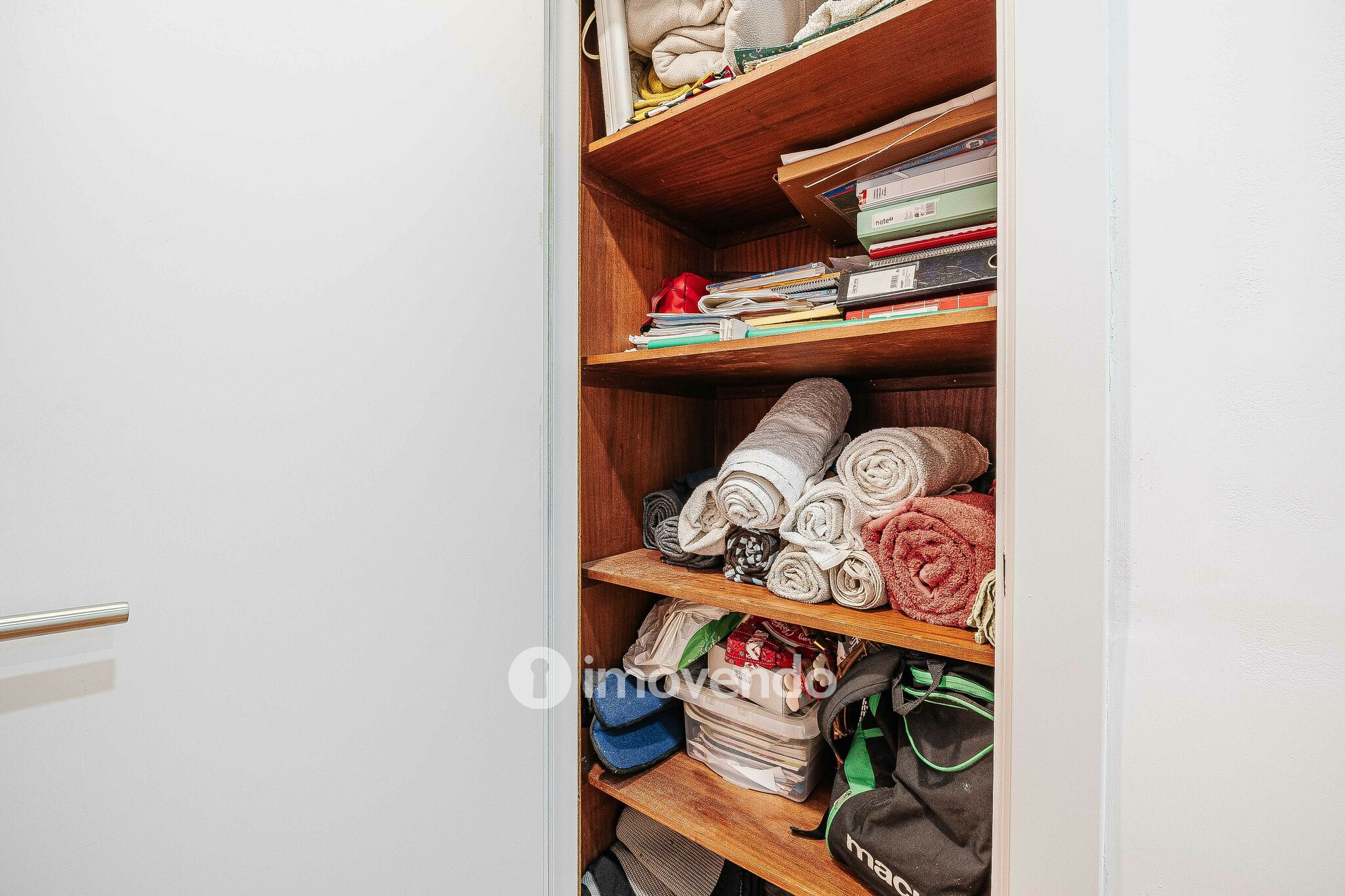 Apartamento T3+1, com áreas generosas, no Laranjeiro