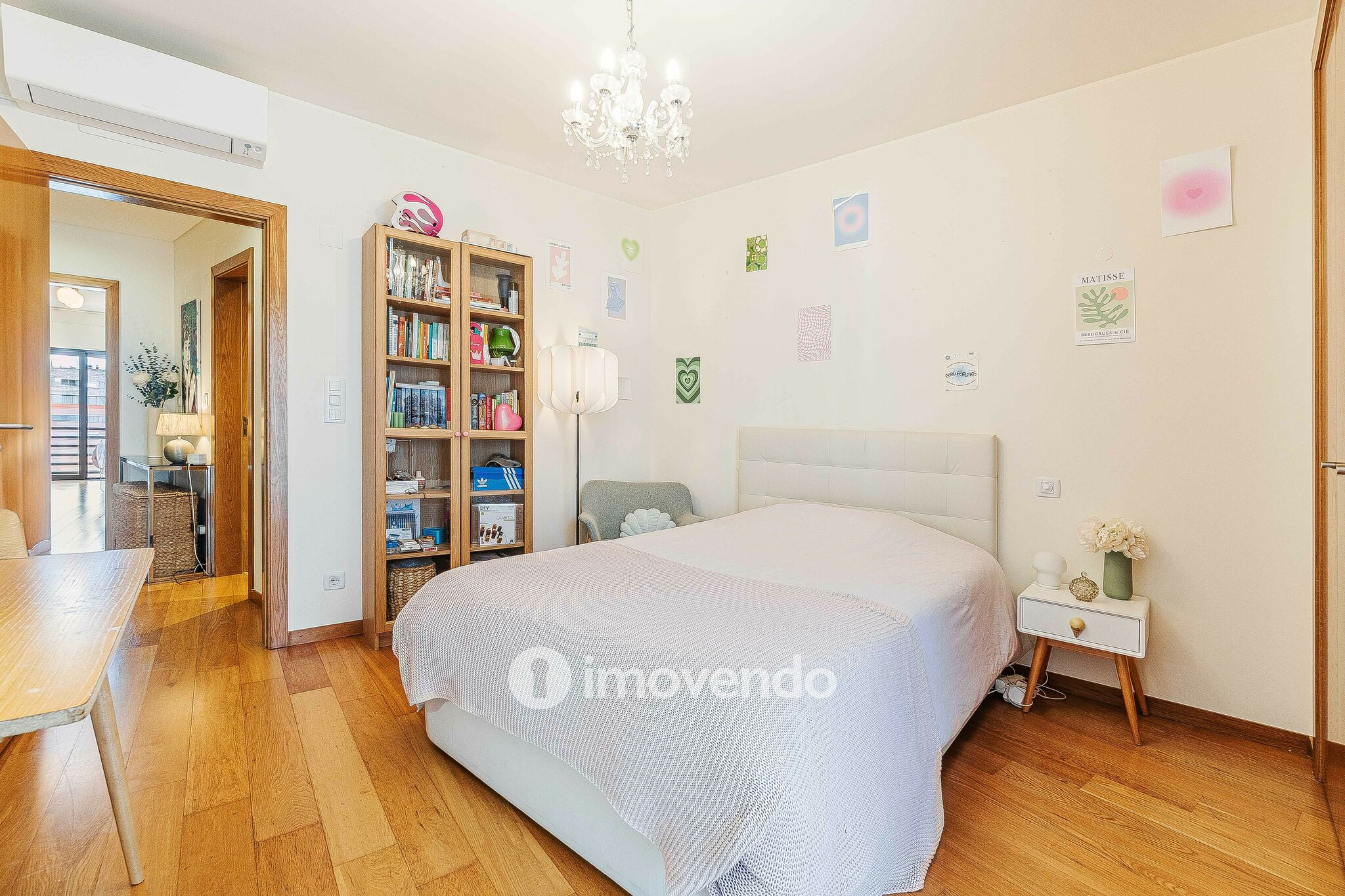 Apartamento T3 com estacionamento no Parque das Nações