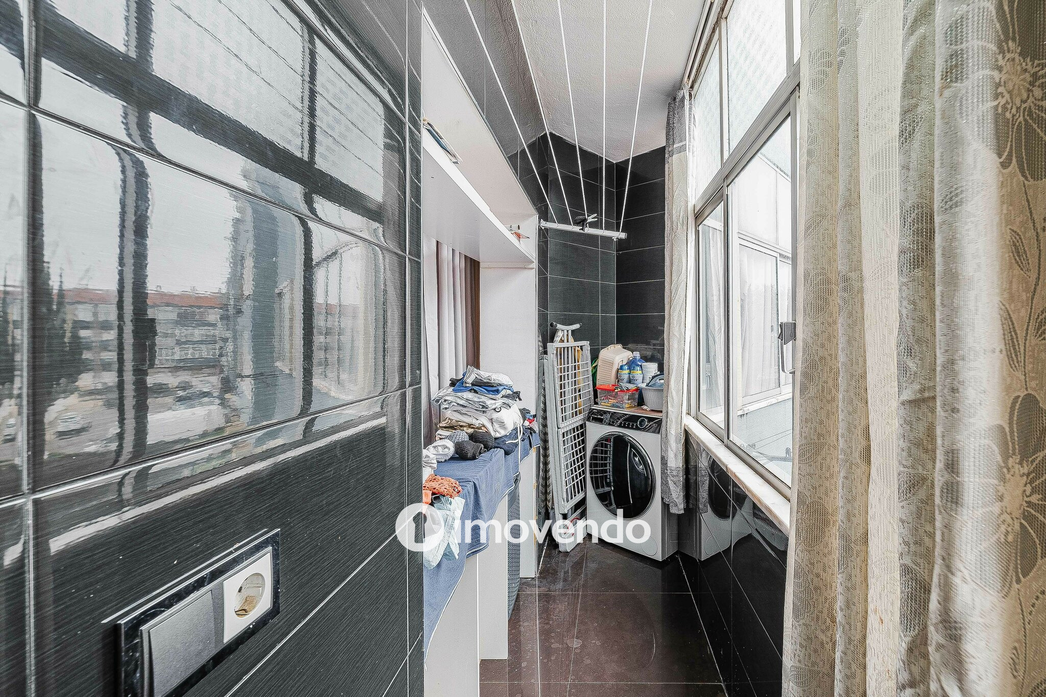 Apartamento T3+1, com áreas generosas, no Laranjeiro