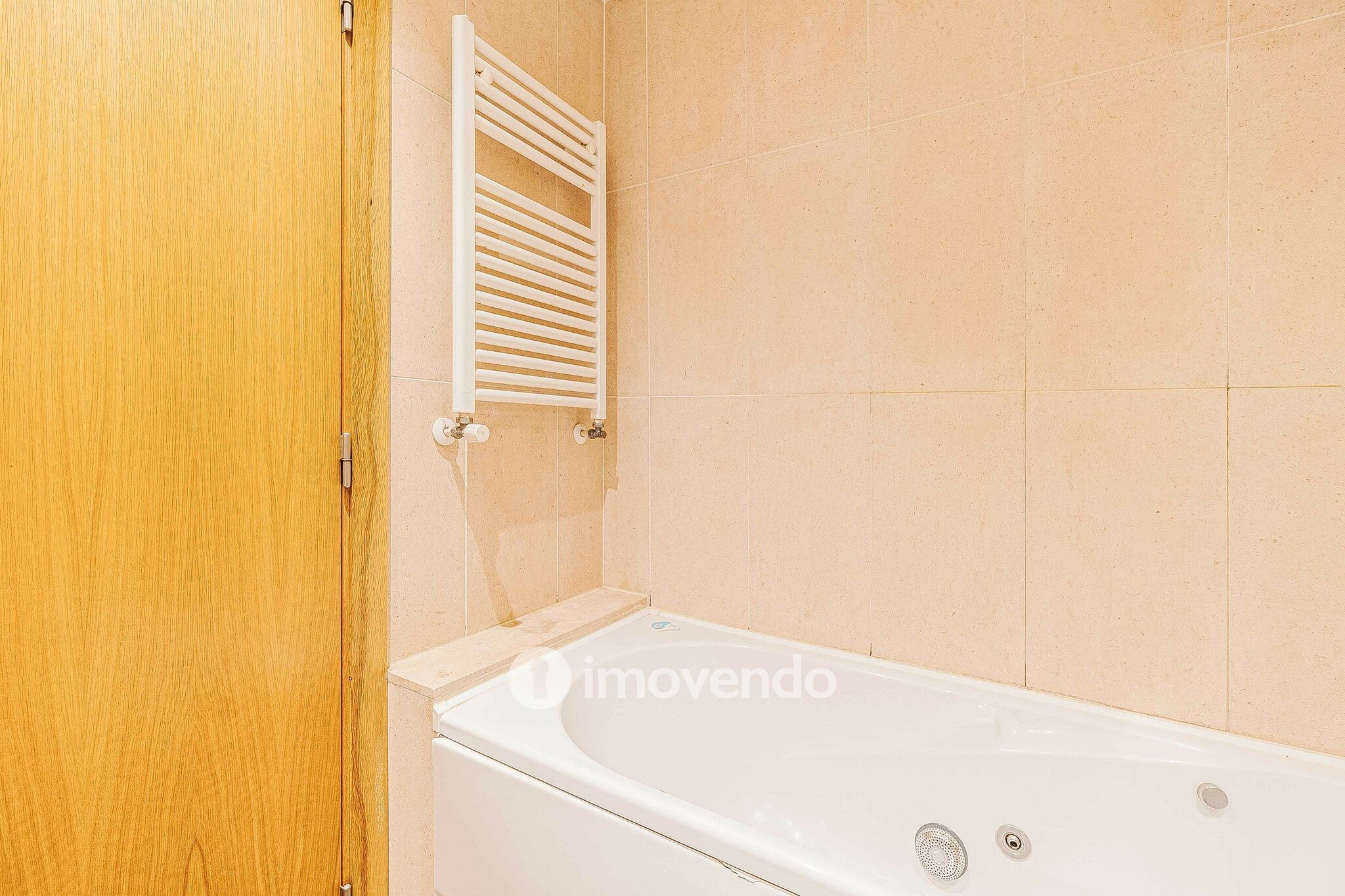 Apartamento T3 com estacionamento no Parque das Nações