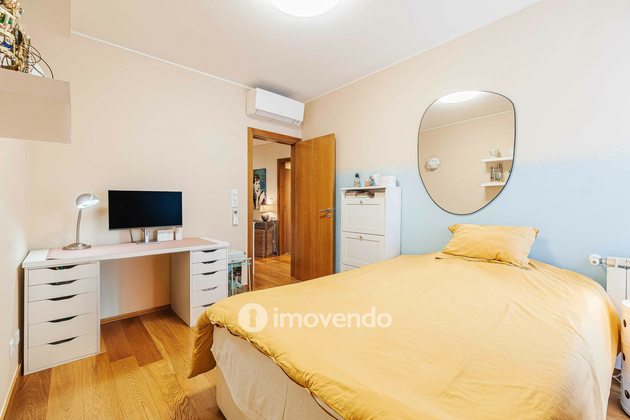 Apartamento T3 com estacionamento no Parque das Nações