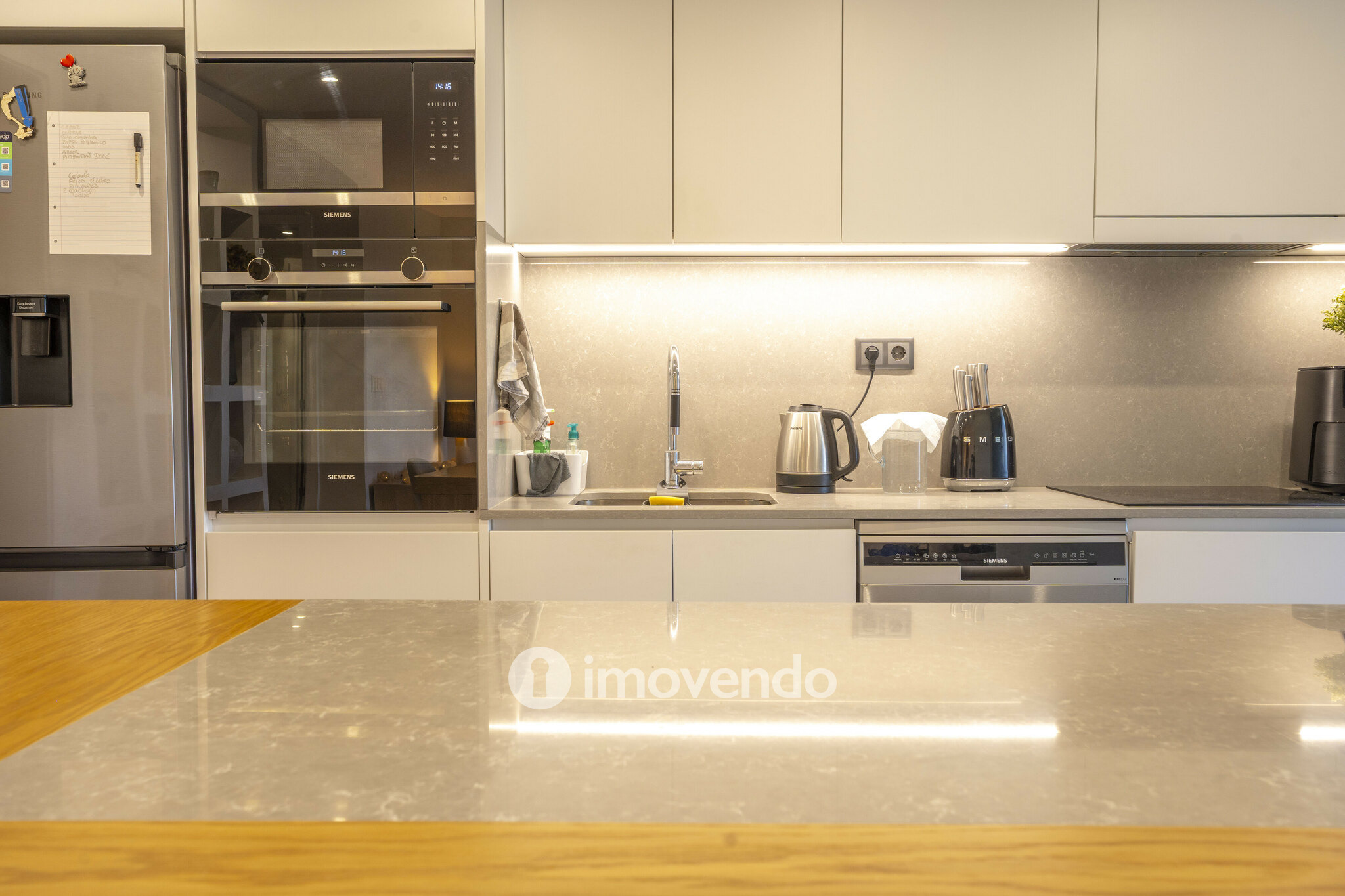 Apartamento T3 moderno, com estacionamento, na Foz do Douro