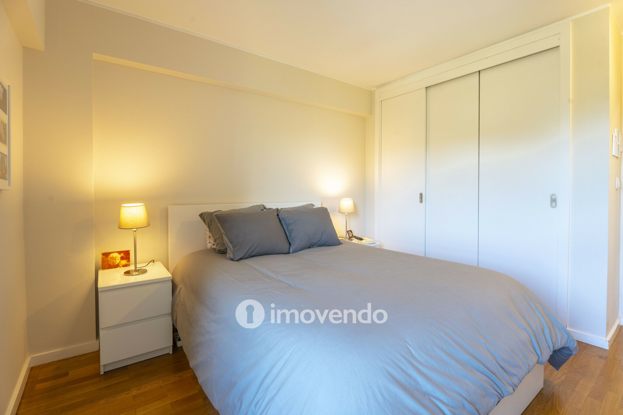 Apartamento T3 moderno, com estacionamento, na Foz do Douro