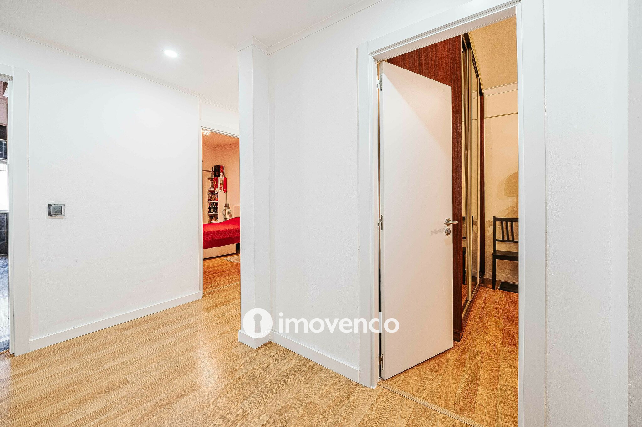 Apartamento T3+1, com áreas generosas, no Laranjeiro