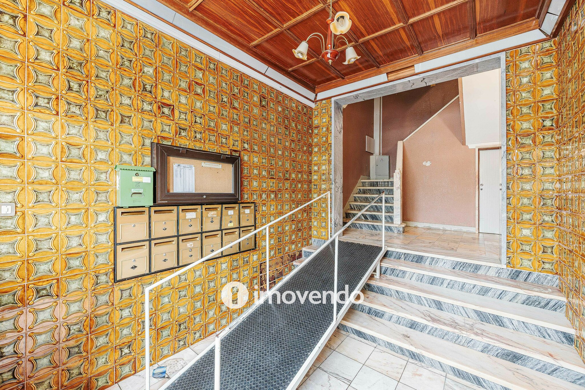 Apartamento T3+1, com áreas generosas, no Laranjeiro