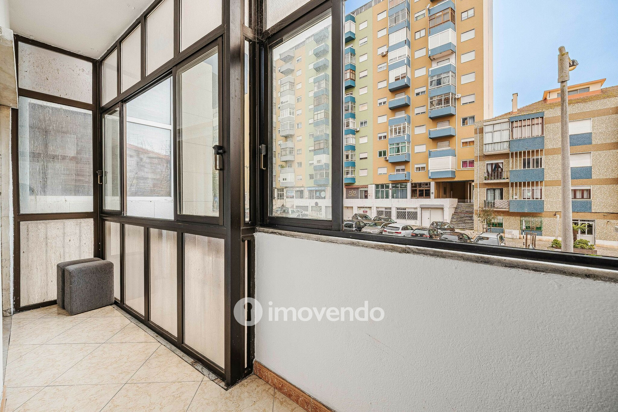 Apartamento T3+1, com áreas generosas, no Laranjeiro
