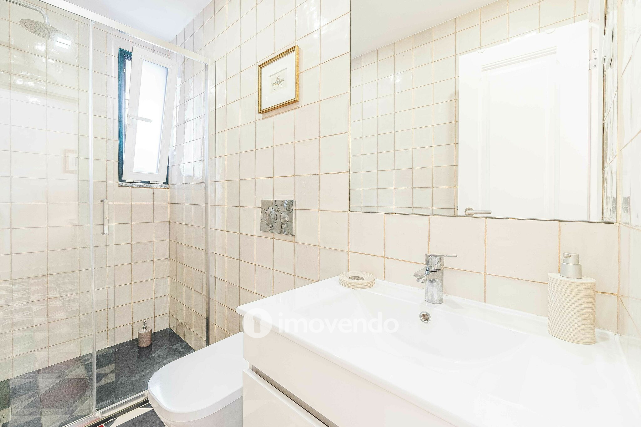 Apartamento T2 remodelado, no coração de Lisboa, em Alfama