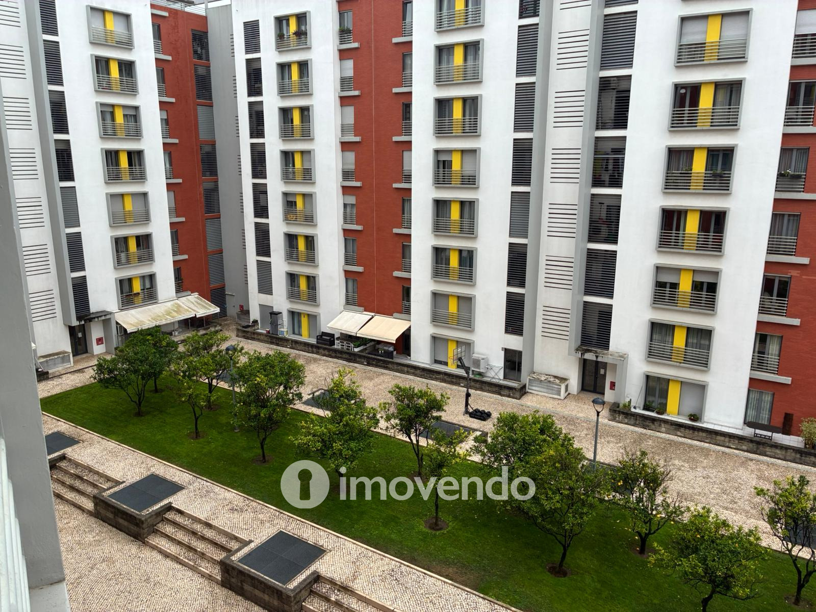 Apartamento T3 com estacionamento no Parque das Nações