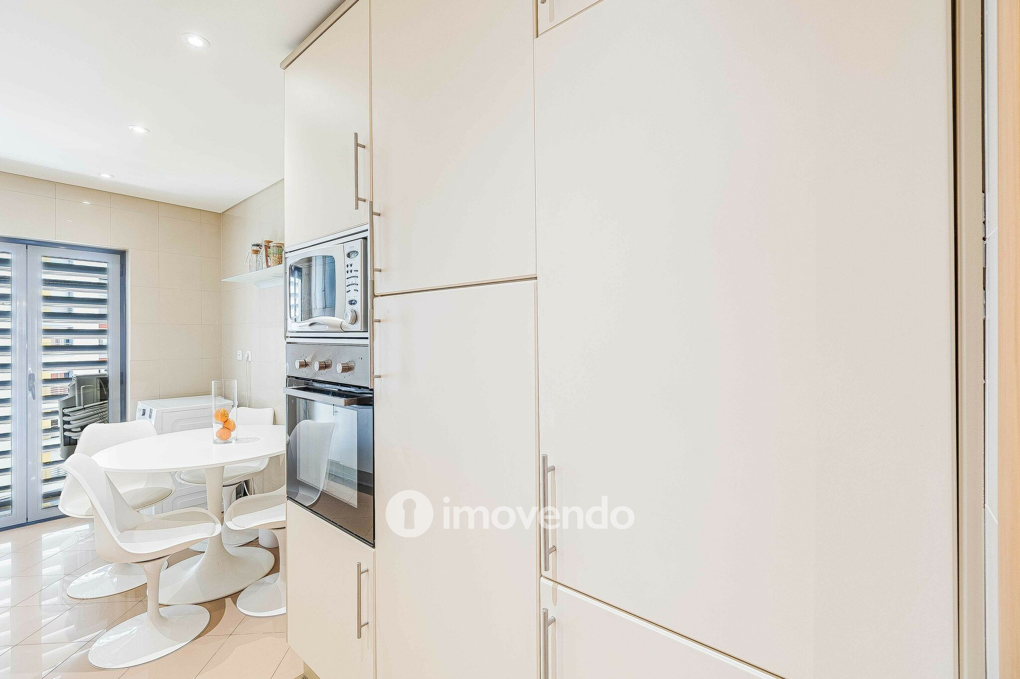 Apartamento T3 com estacionamento no Parque das Nações