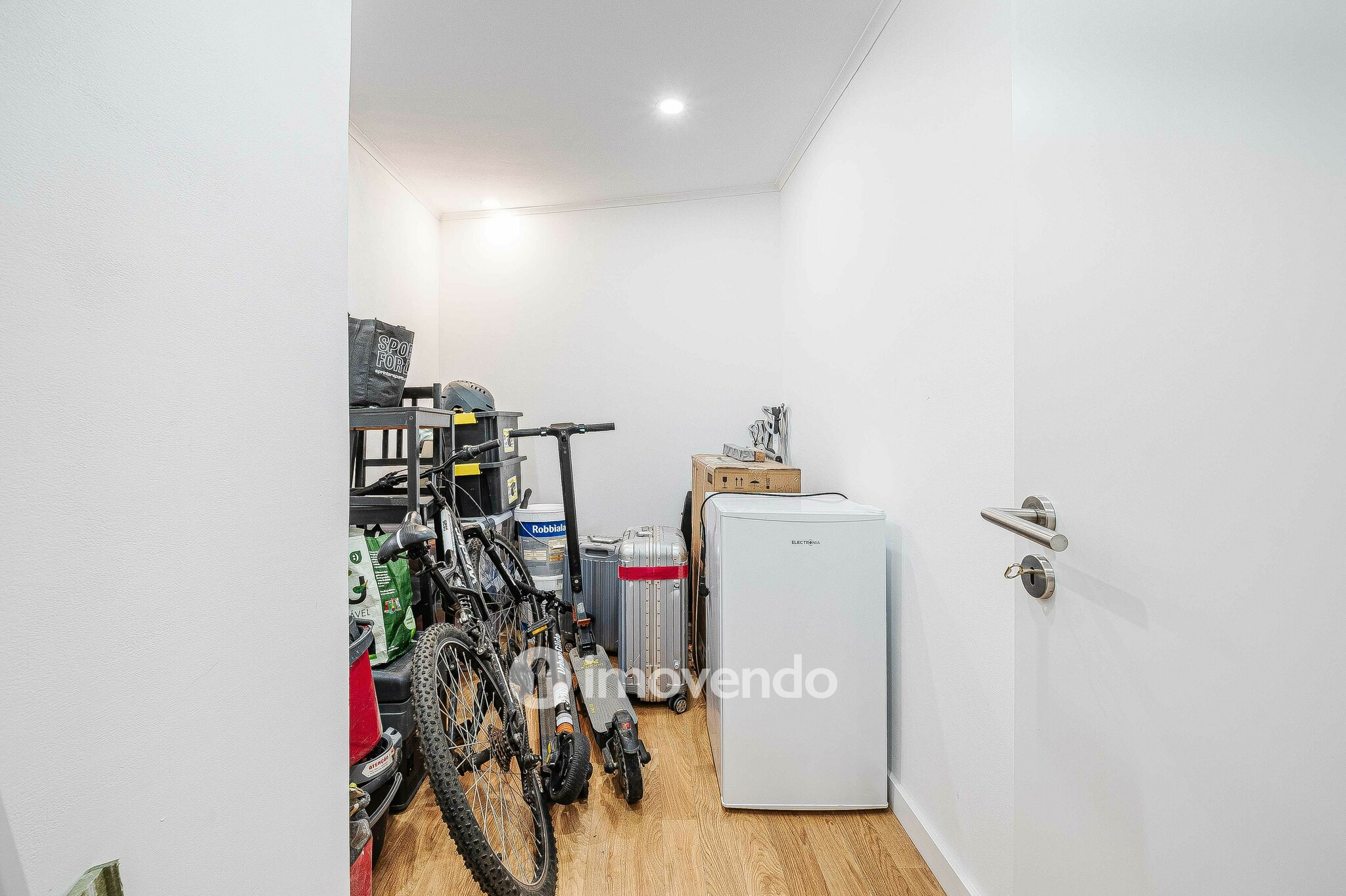 Apartamento T3+1, com áreas generosas, no Laranjeiro