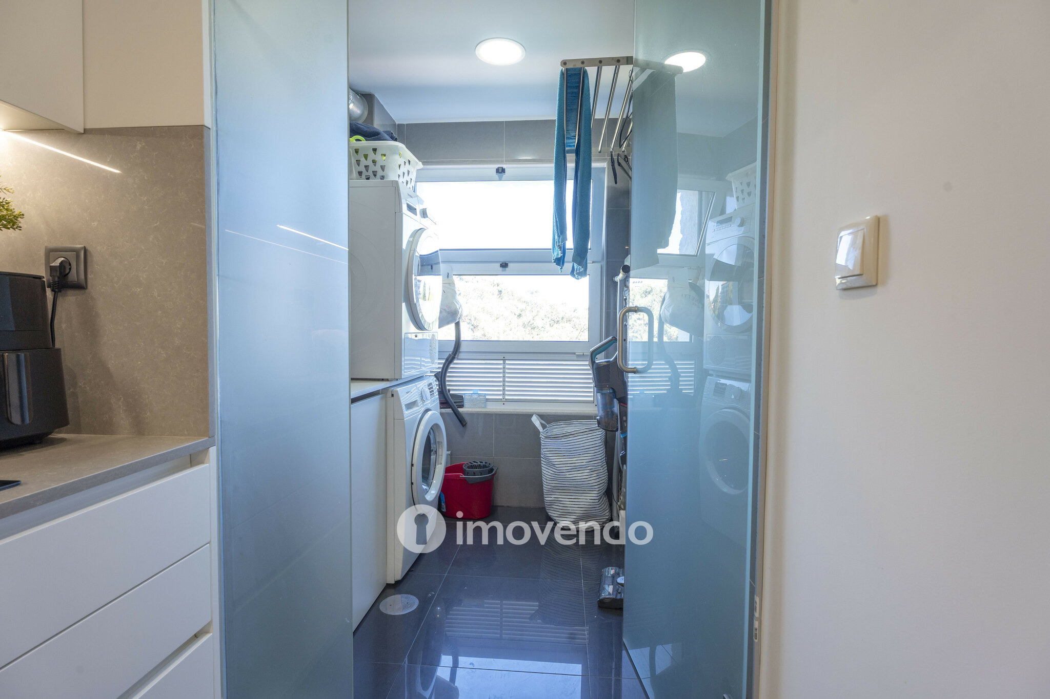 Apartamento T3 moderno, com estacionamento, na Foz do Douro