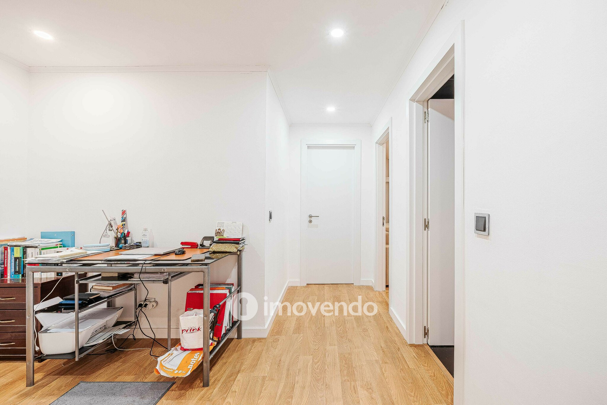 Apartamento T3+1, com áreas generosas, no Laranjeiro
