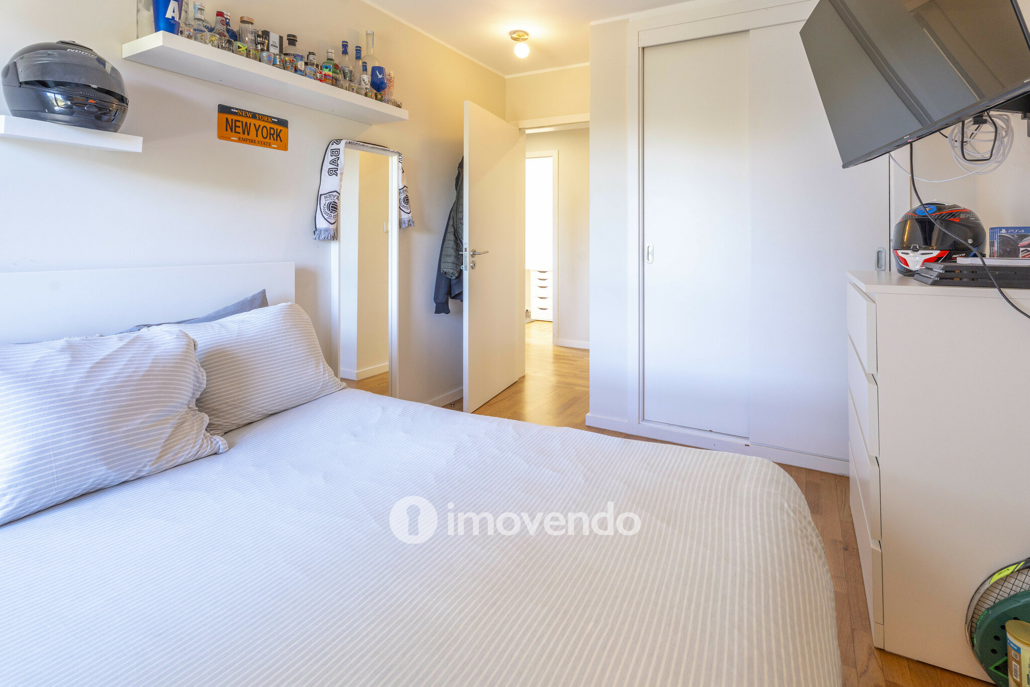 Apartamento T3 moderno, com estacionamento, na Foz do Douro