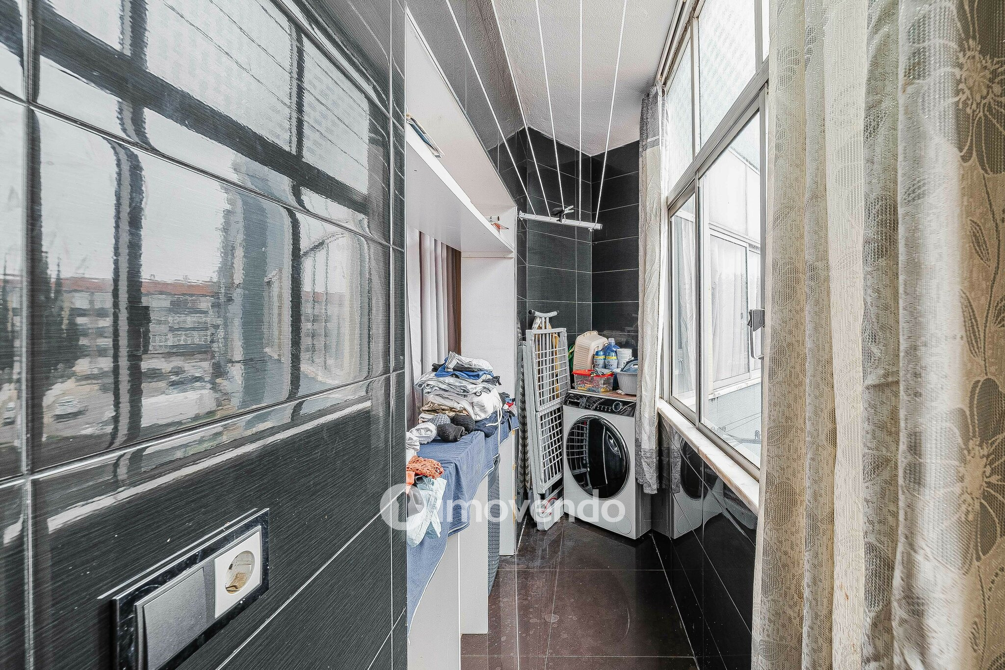 Apartamento T3+1, com áreas generosas, no Laranjeiro