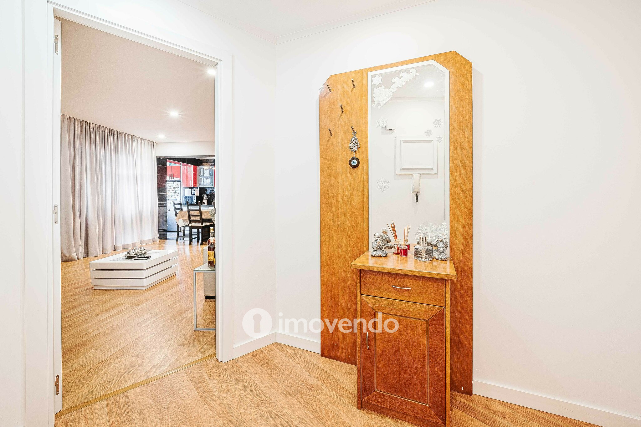 Apartamento T3+1, com áreas generosas, no Laranjeiro