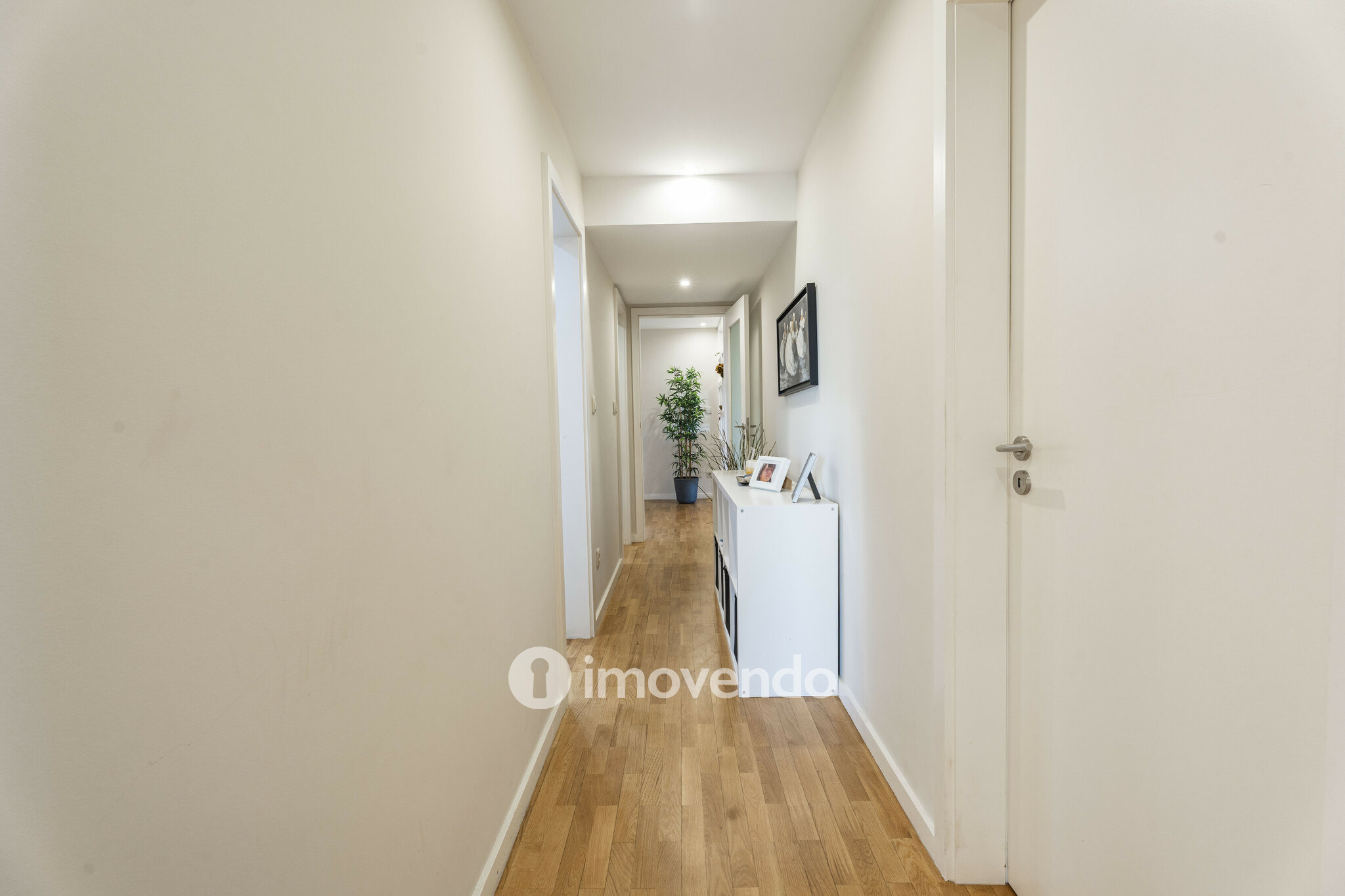 Apartamento T3 moderno, com estacionamento, na Foz do Douro