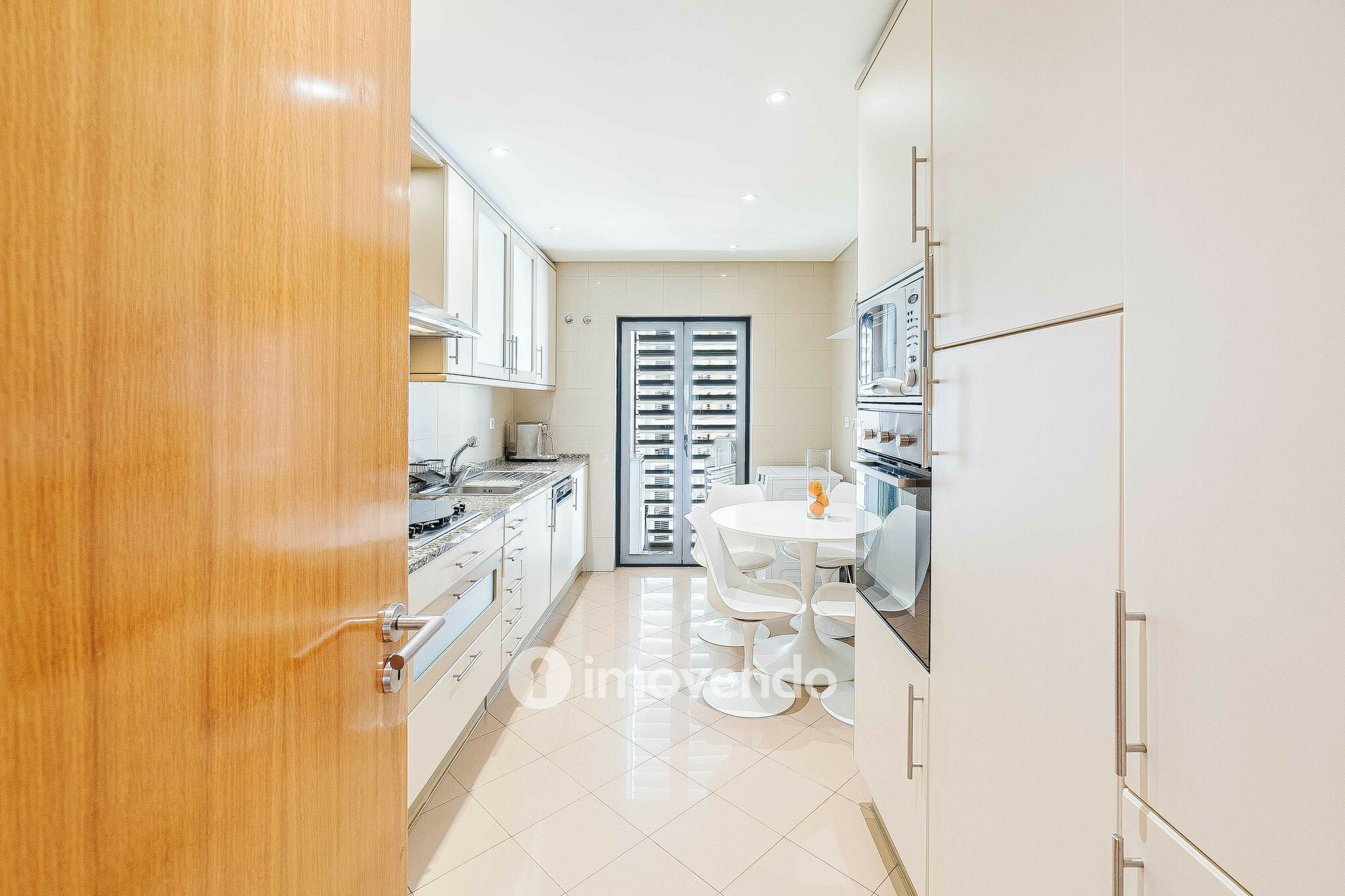 Apartamento T3 com estacionamento no Parque das Nações