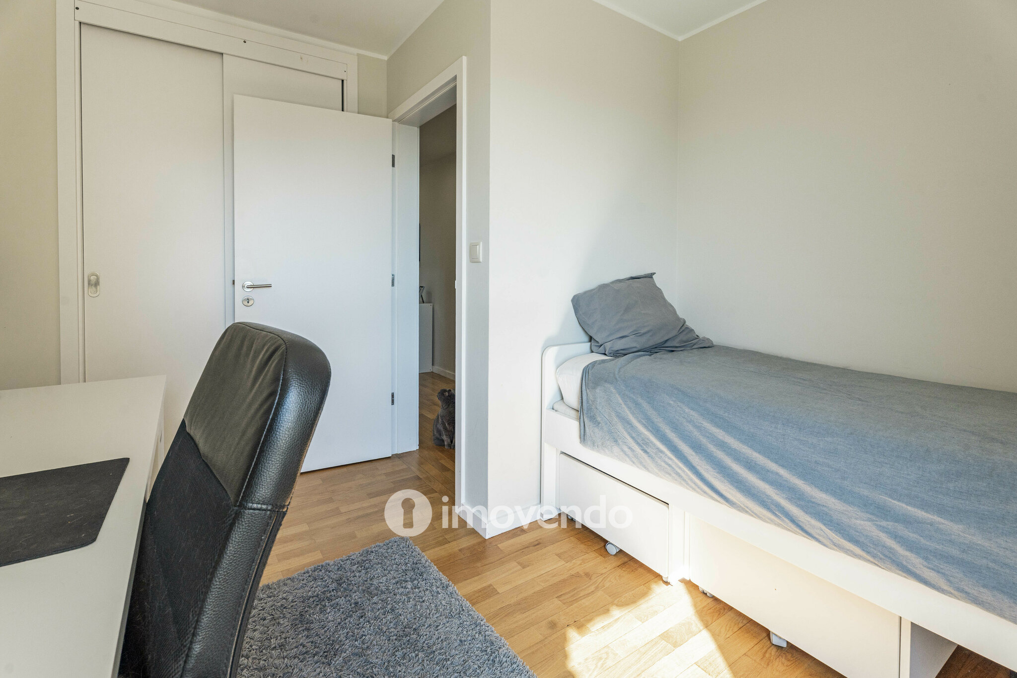 Apartamento T3 moderno, com estacionamento, na Foz do Douro