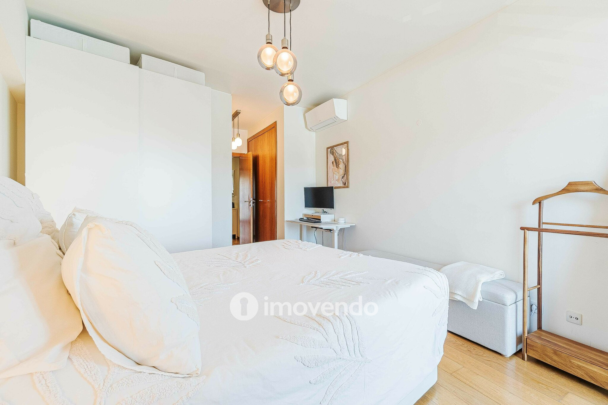 Apartamento T3 com estacionamento no Parque das Nações