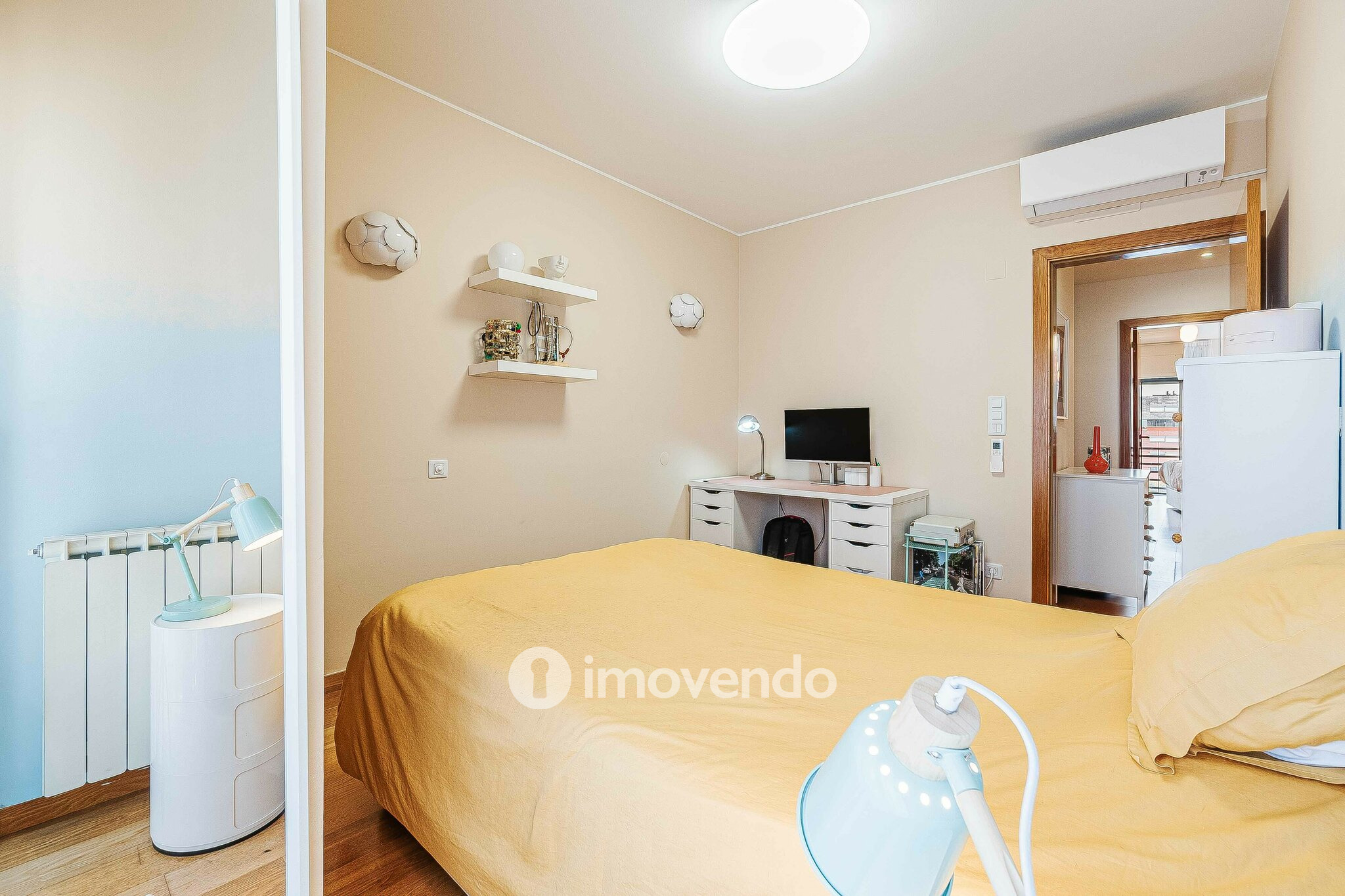 Apartamento T3 com estacionamento no Parque das Nações