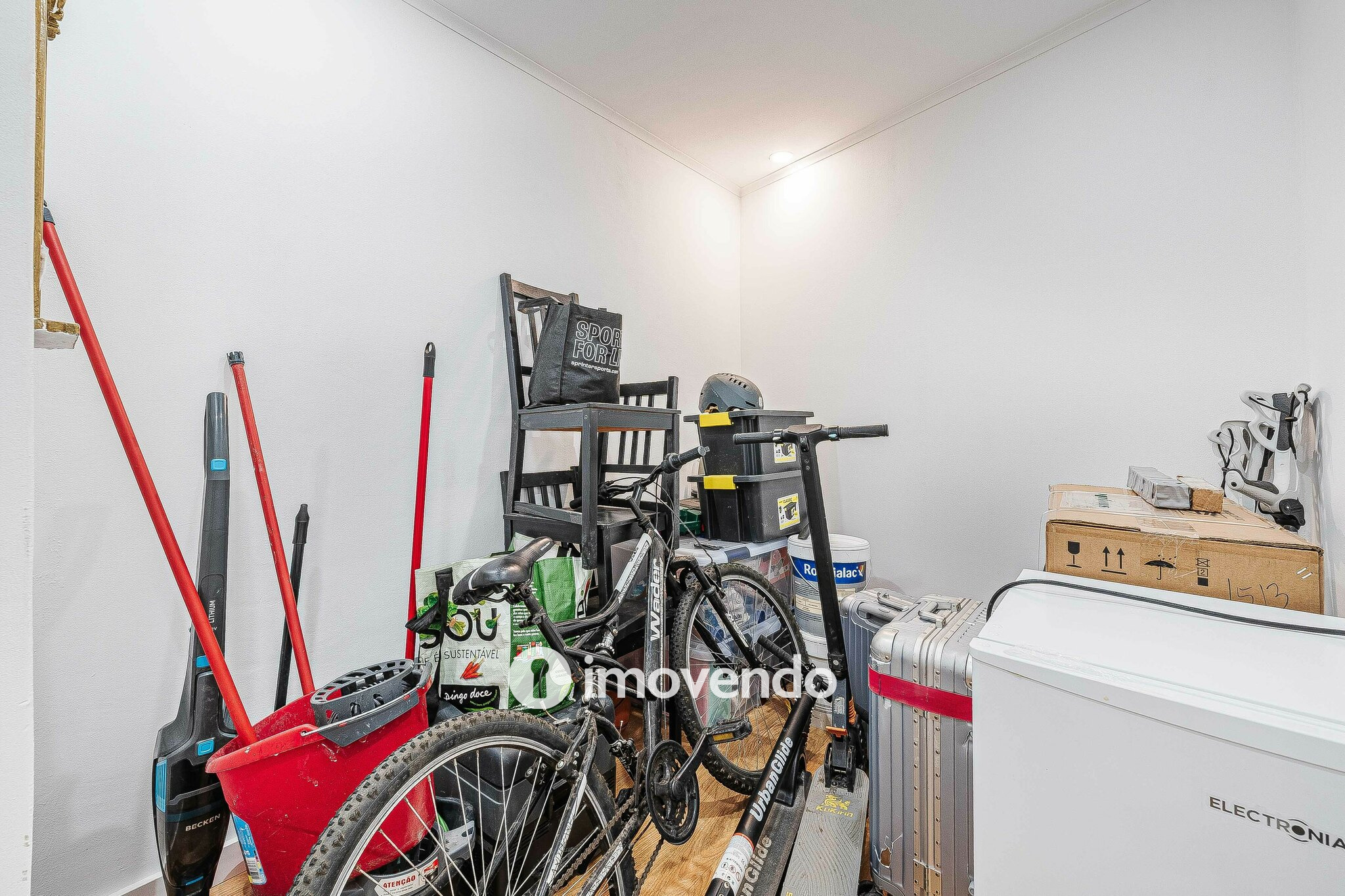 Apartamento T3+1, com áreas generosas, no Laranjeiro