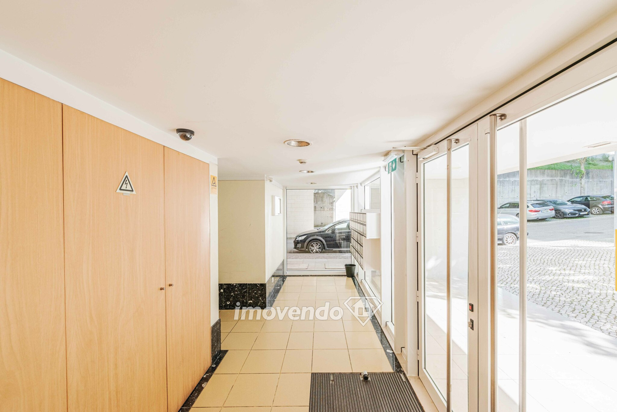 Apartamento T1, mobilado e com estacionamento, na Alta de Lisboa