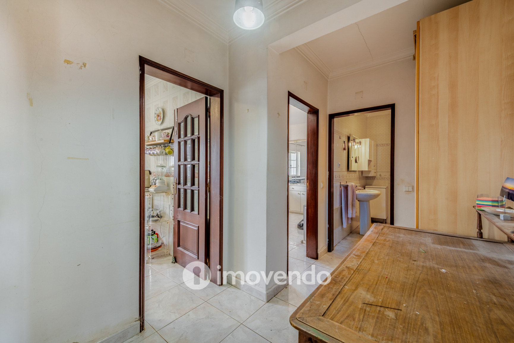 Moradia T4, com áreas amplas e jardim, em Faro