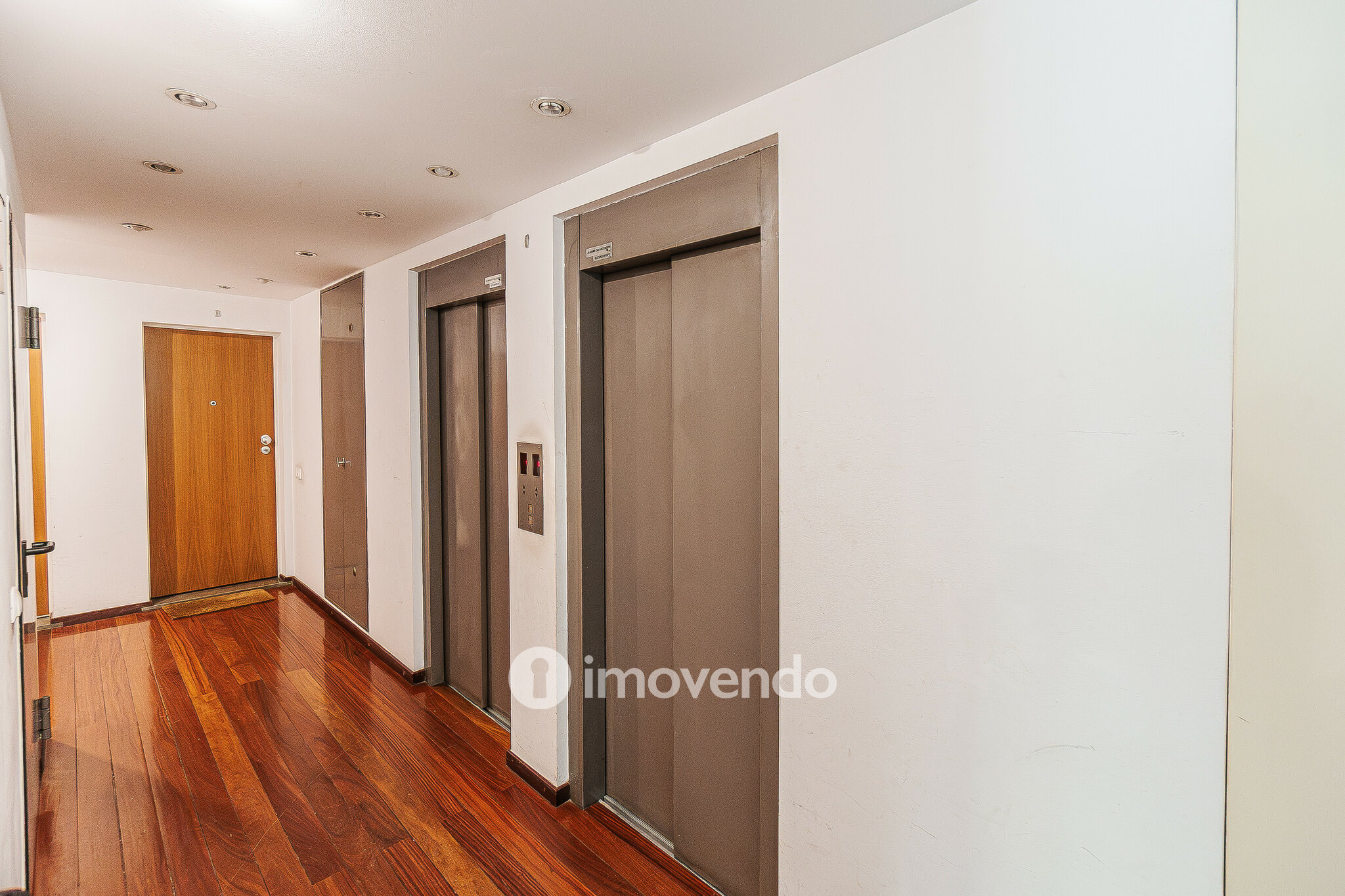 Apartamento T1 com estacionamento em Belém