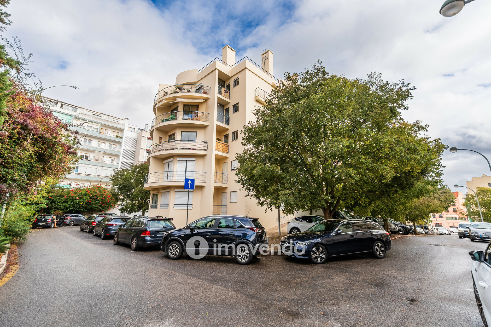 Apartamento T1 com estacionamento em Belém