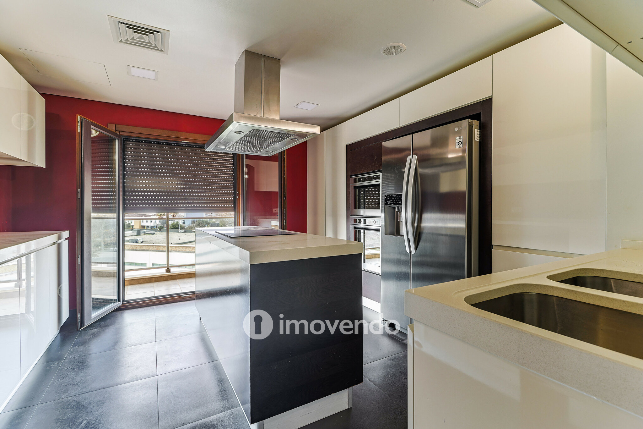 Apartamento T4 com garagem, nos Terraços da Ponte, em Sacavém