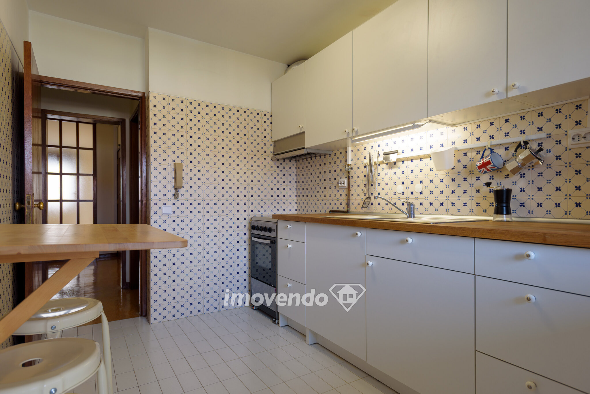 Apartamento T3 pronto a habitar, com estacionamento, no Porto
