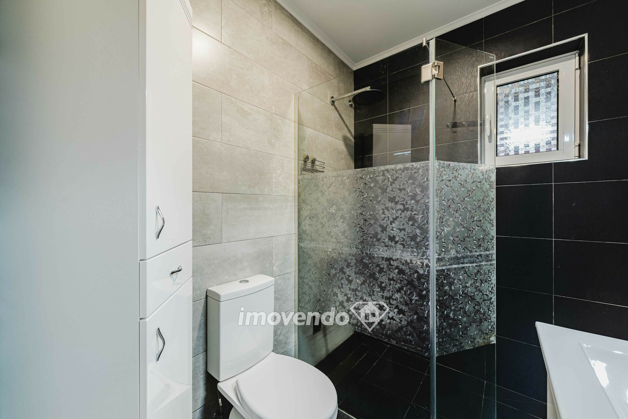 Moradia isolada T4+1 com garagem e jardim, em Albarraque, Sintra