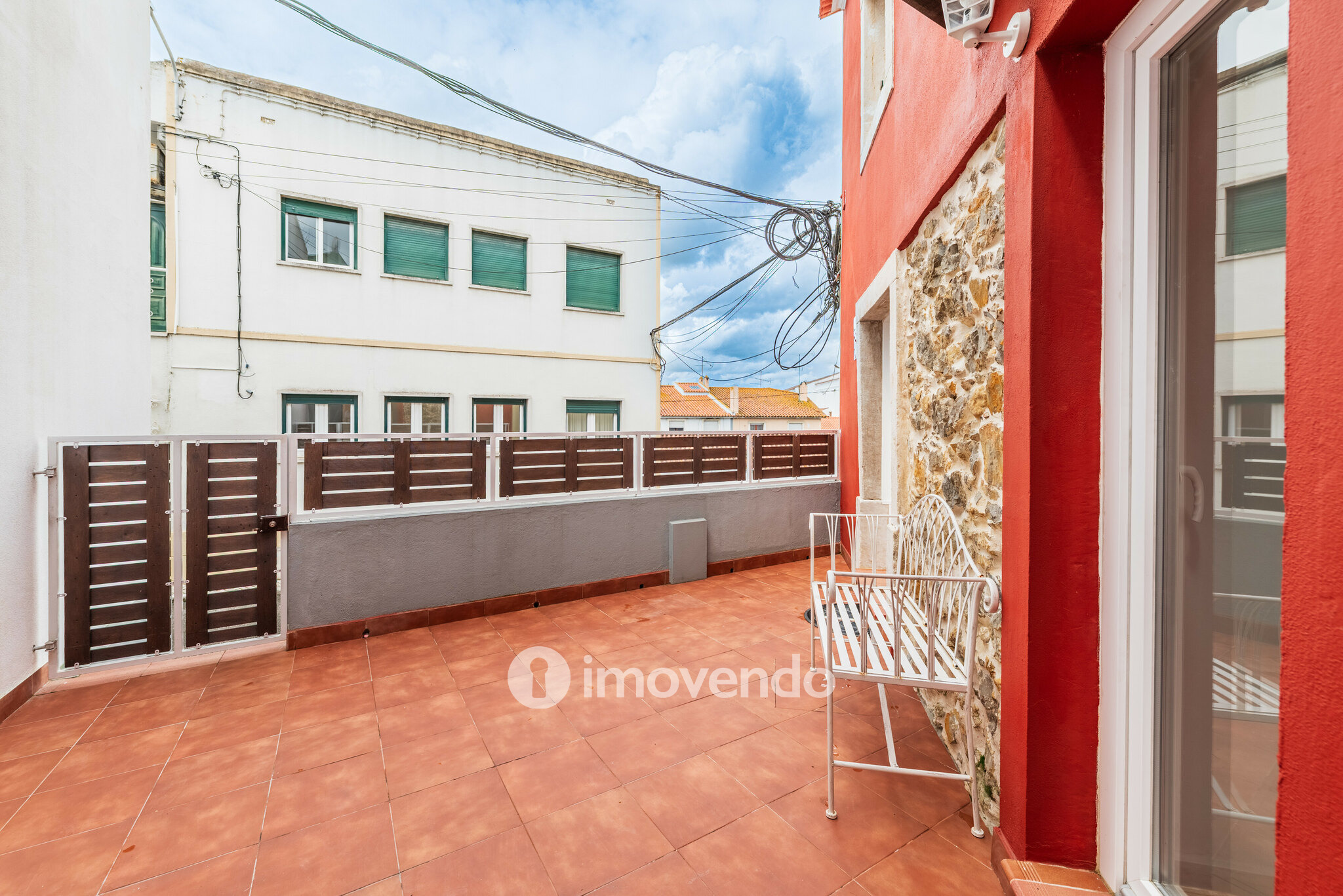 Moradia T2 totalmente remodelada, com estacionamento, em Bucelas