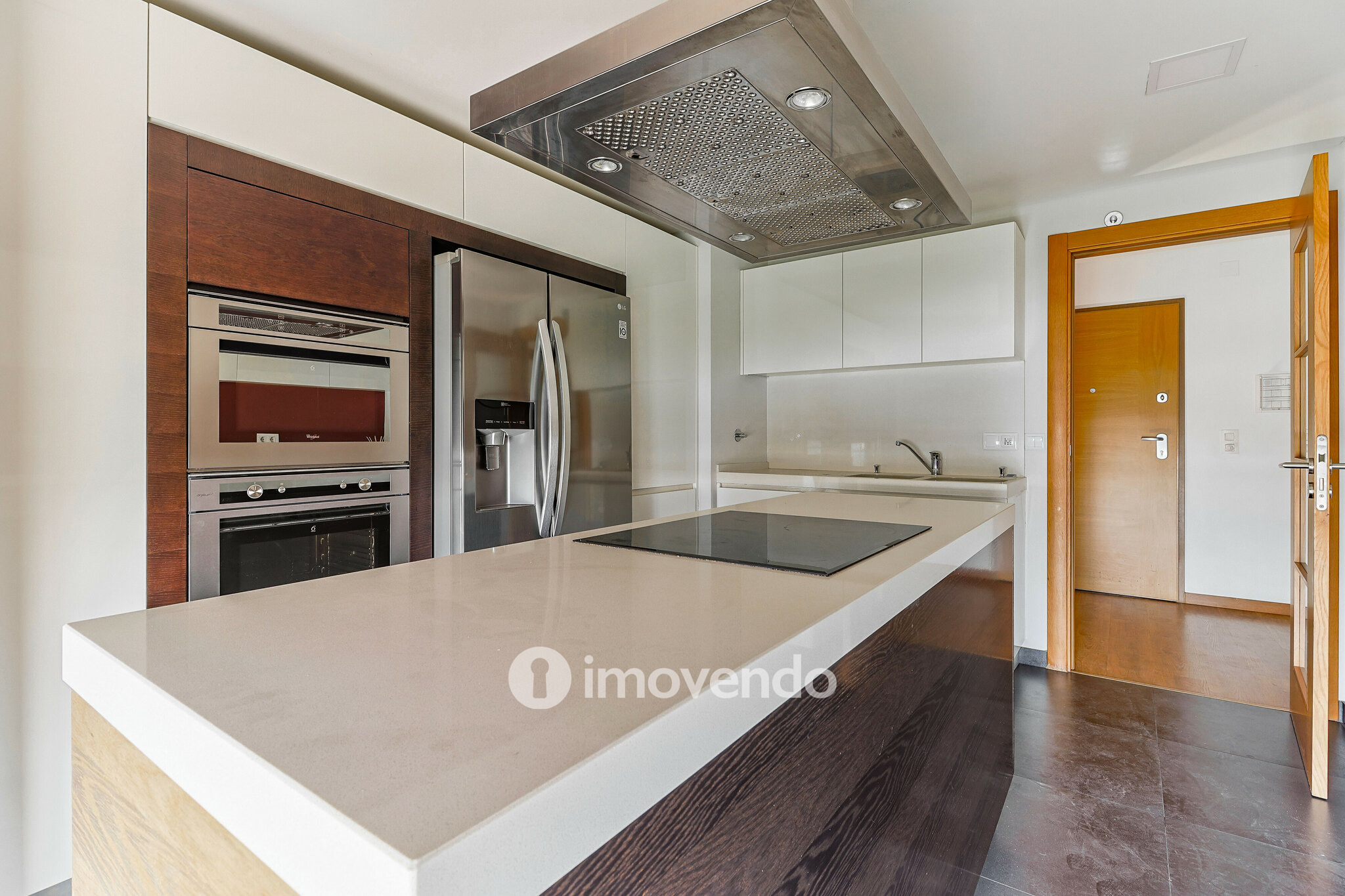 Apartamento T4 com garagem, nos Terraços da Ponte, em Sacavém