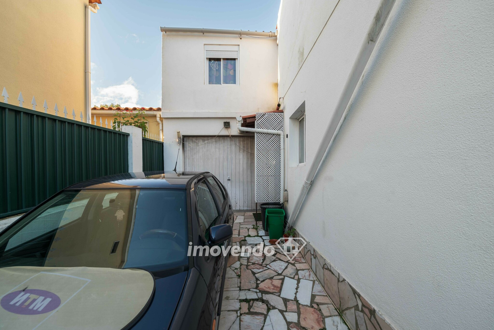 Moradia isolada T4+1 com garagem e jardim, em Albarraque, Sintra