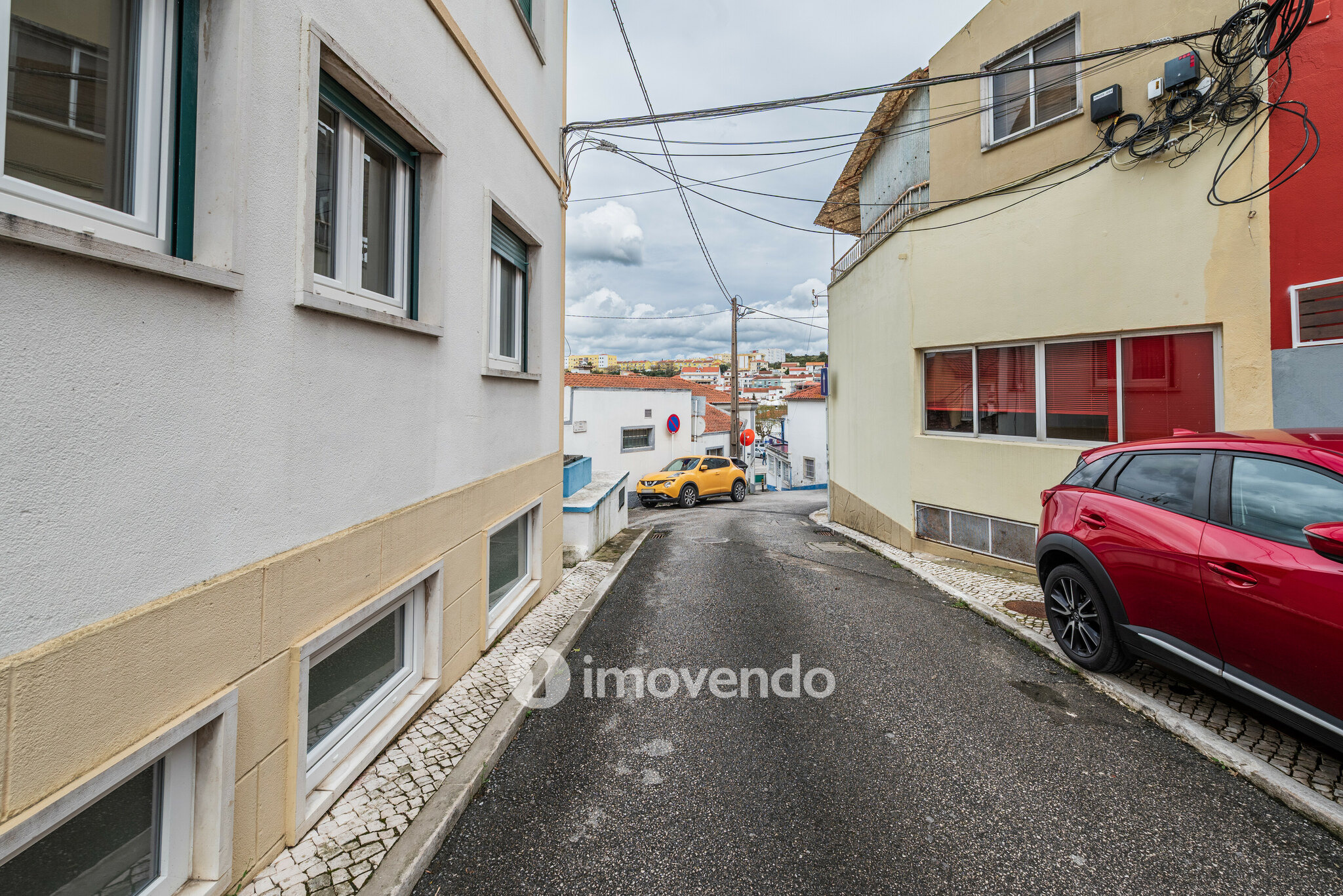 Moradia T2 totalmente remodelada, com estacionamento, em Bucelas