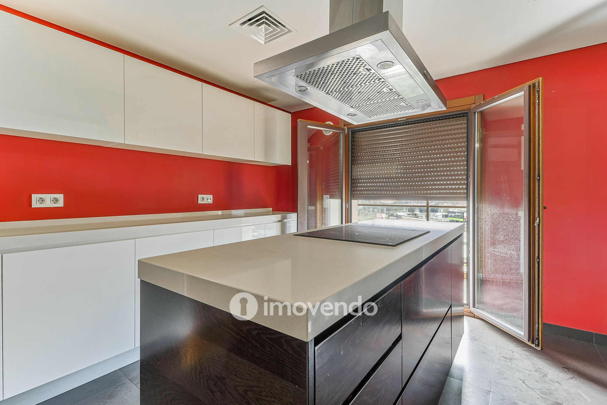 Apartamento T4 com garagem, nos Terraços da Ponte, em Sacavém