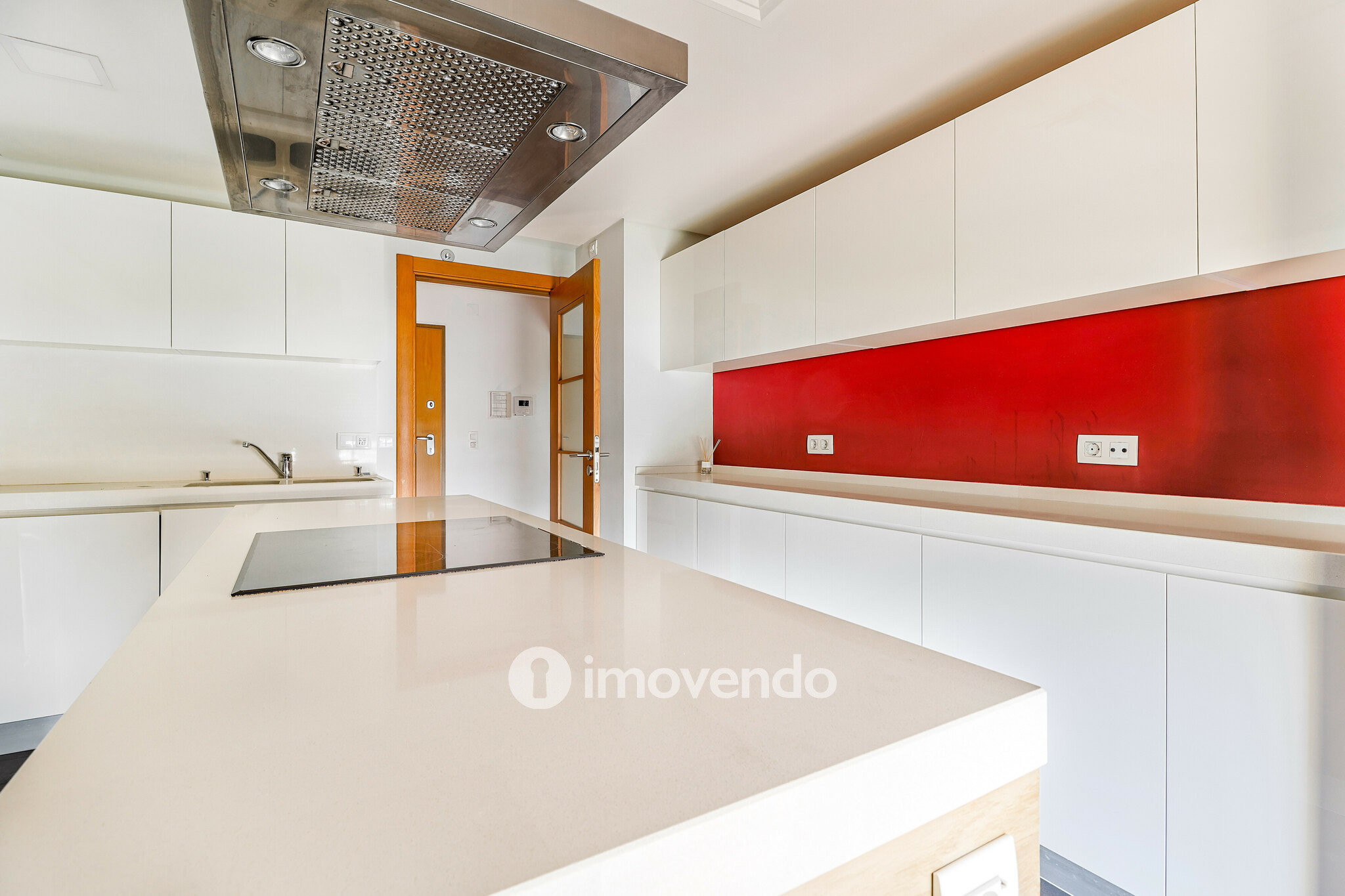 Apartamento T4 com garagem, nos Terraços da Ponte, em Sacavém