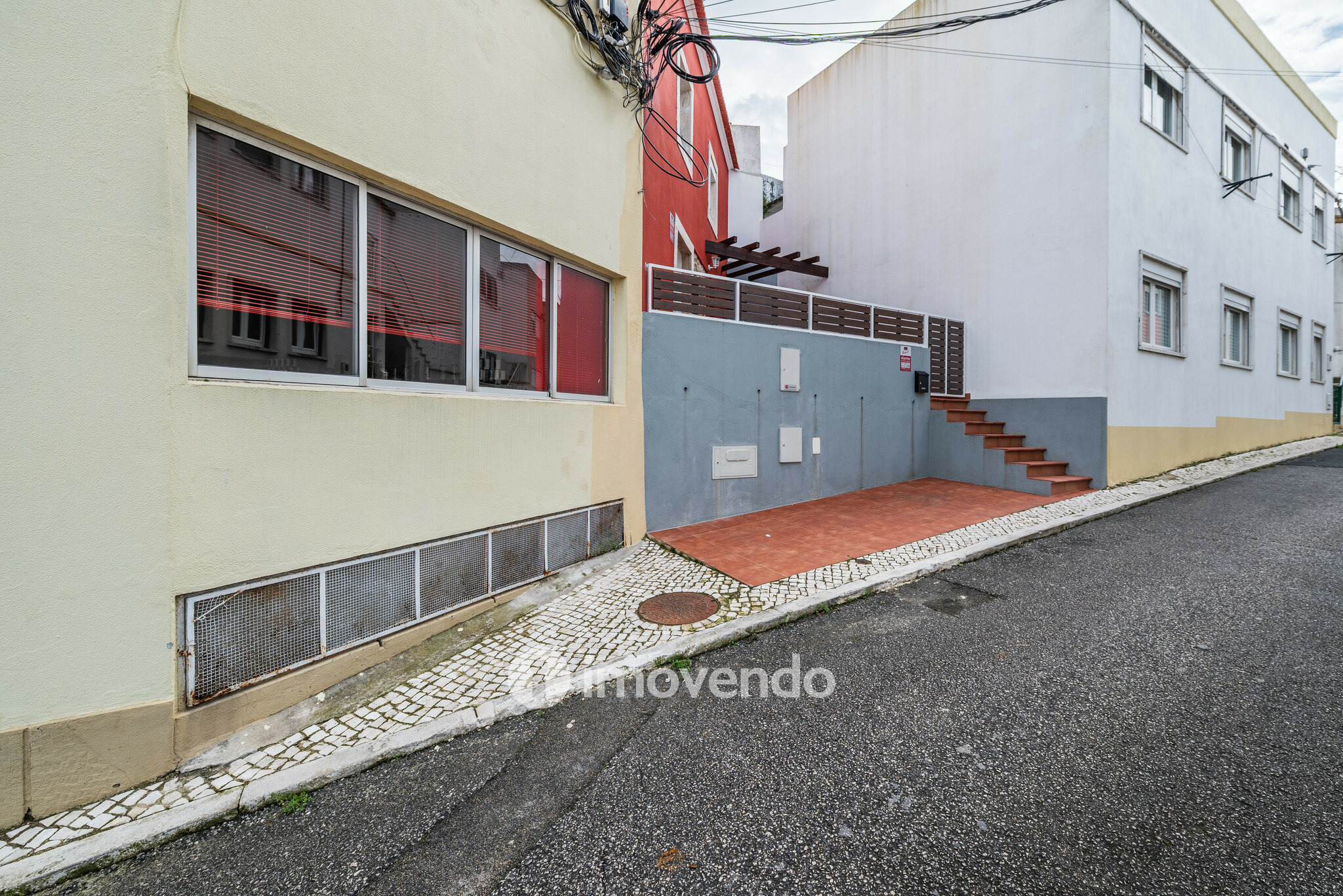 Moradia T2 totalmente remodelada, com estacionamento, em Bucelas