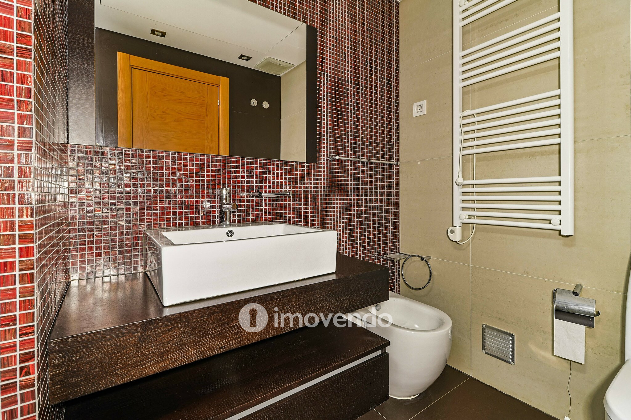 Apartamento T4 com garagem, nos Terraços da Ponte, em Sacavém