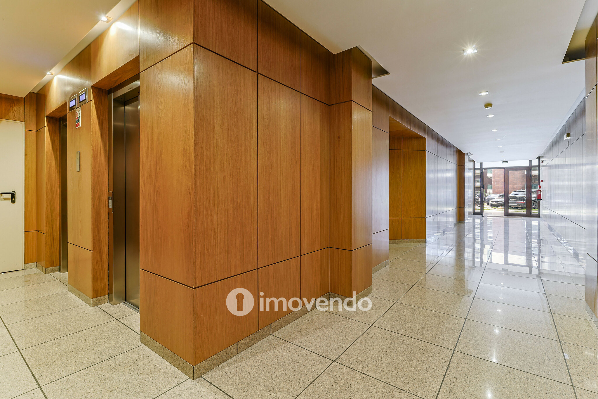 Apartamento T4 com garagem, nos Terraços da Ponte, em Sacavém