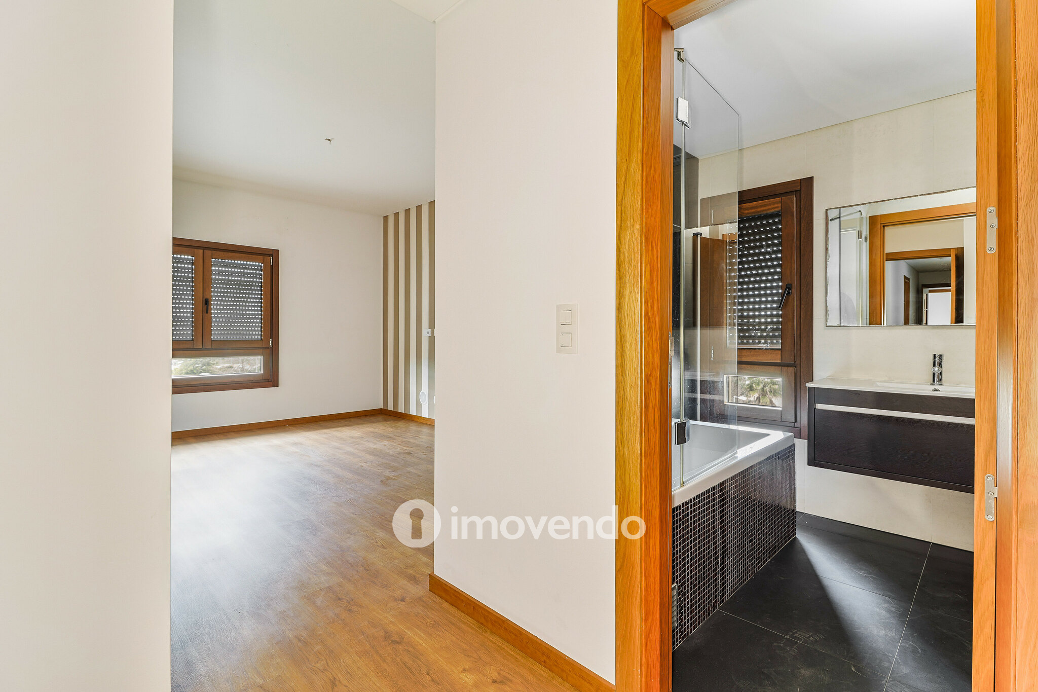 Apartamento T4 com garagem, nos Terraços da Ponte, em Sacavém