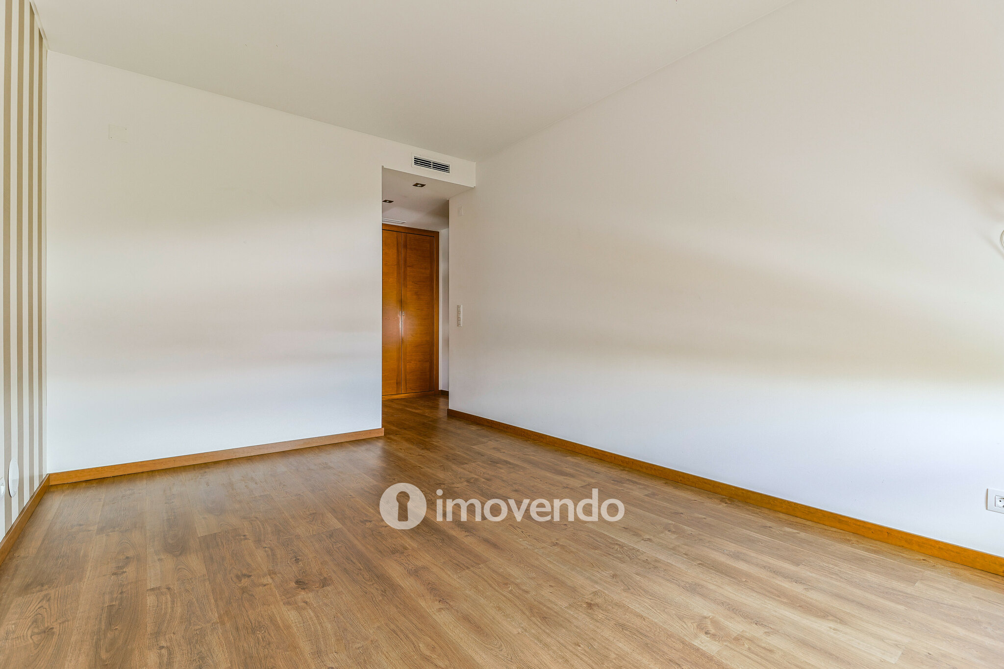 Apartamento T4 com garagem, nos Terraços da Ponte, em Sacavém