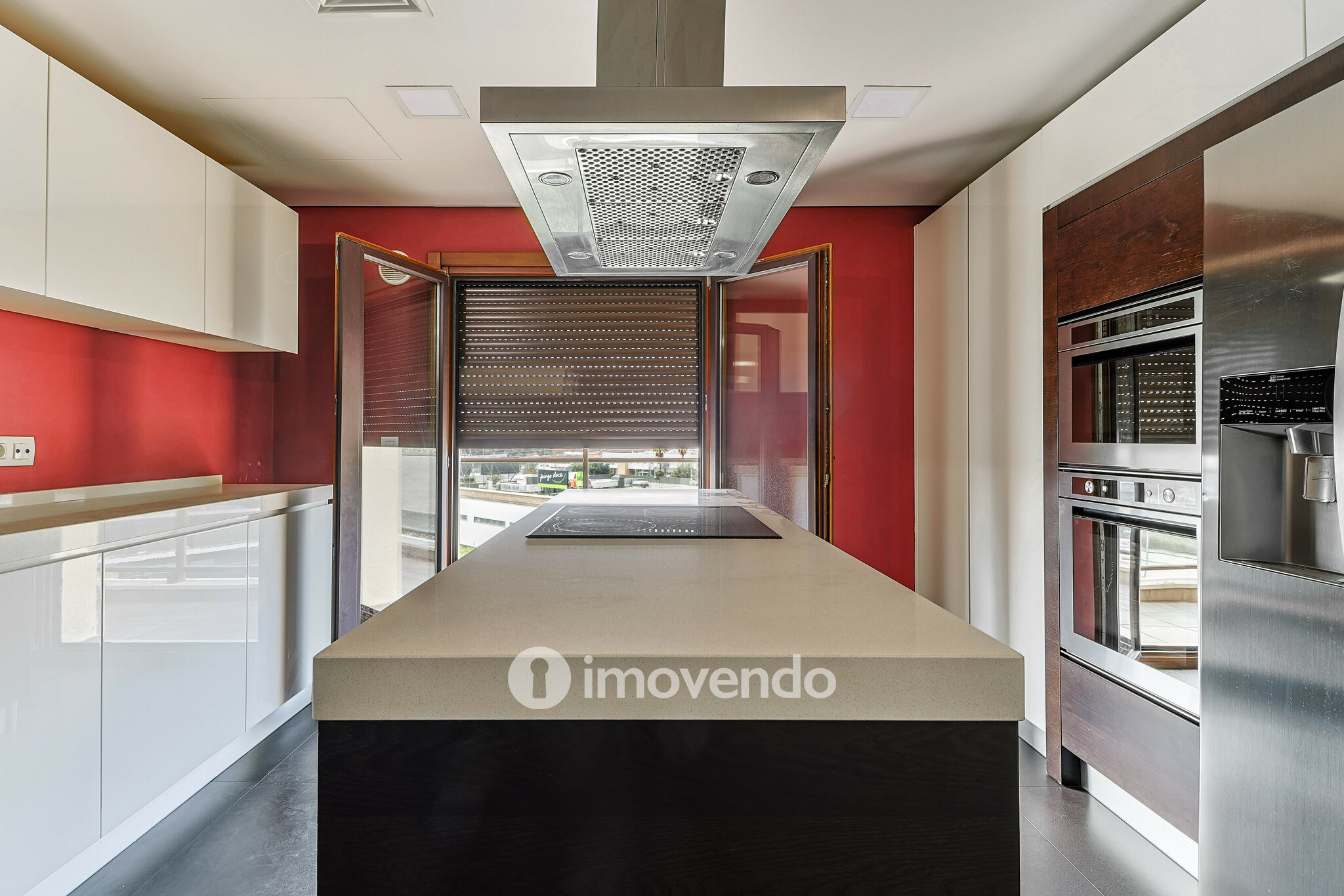 Apartamento T4 com garagem, nos Terraços da Ponte, em Sacavém