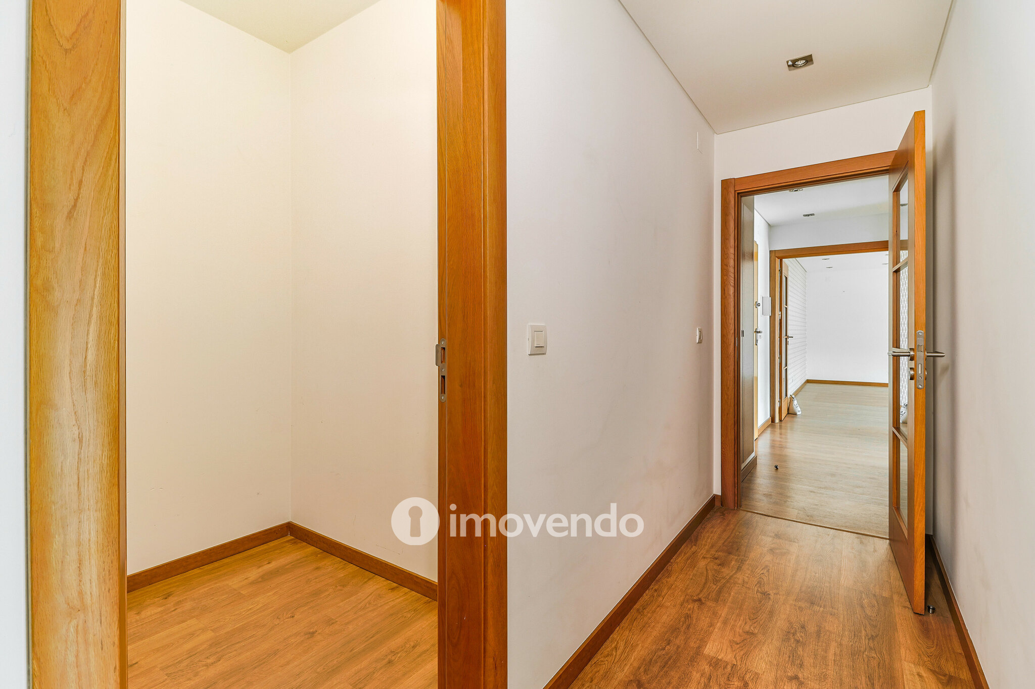 Apartamento T4 com garagem, nos Terraços da Ponte, em Sacavém