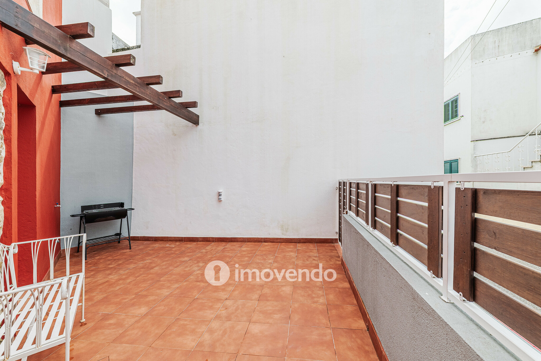 Moradia T2 totalmente remodelada, com estacionamento, em Bucelas