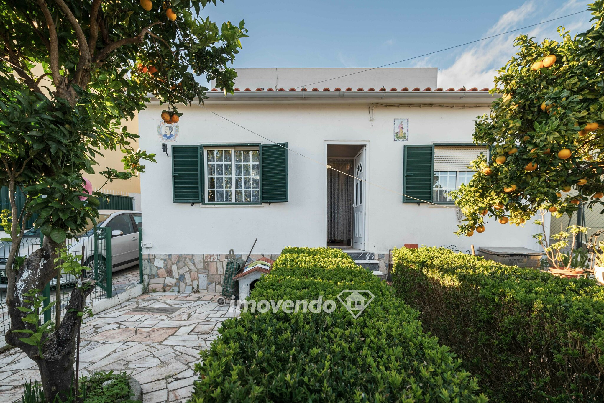 Moradia isolada T4+1 com garagem e jardim, em Albarraque, Sintra